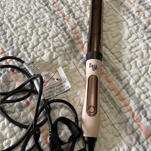 L'ange Hair Curling Wand in Pink and Black